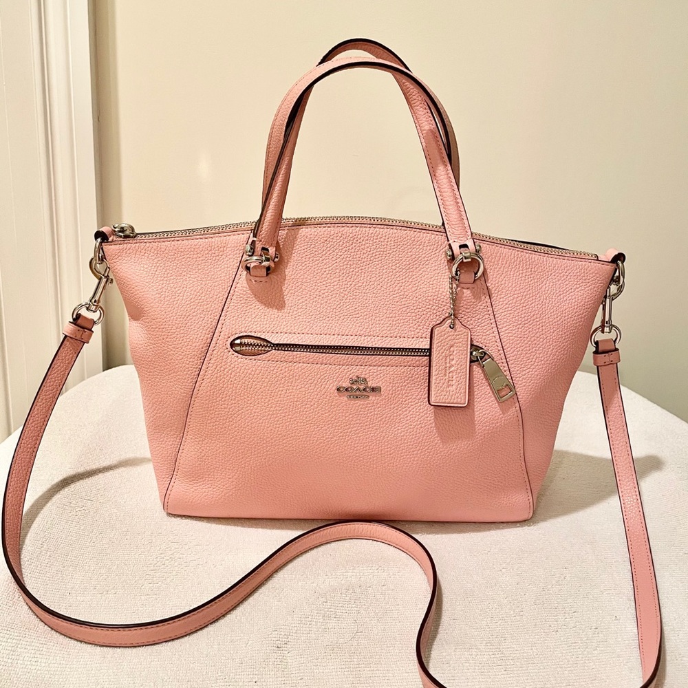 Detachable strap with 22" drop
10" (L) x 8 1/2" (H) x 3 3/4" (W)